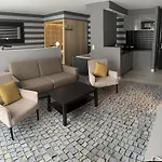 Sl'otel Im Parforcehaus 4*