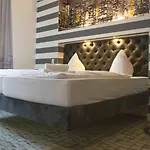 Sl'otel Im Parforcehaus Hotel 4*