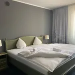 Szálloda Sl'otel Im Parforcehaus Bernburg