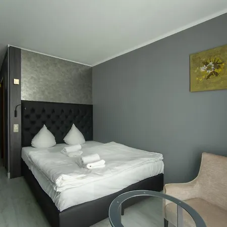Sl'otel Im Parforcehaus 4* Bernburg