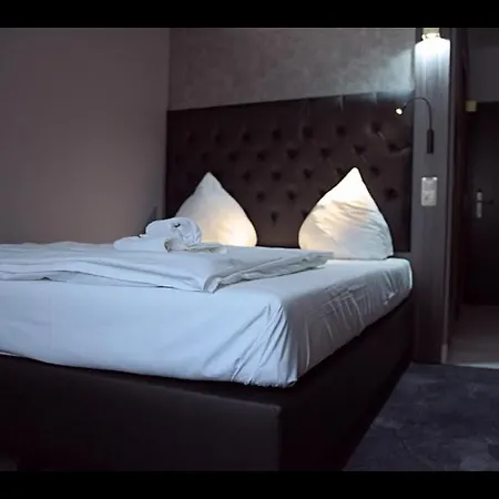 Sl'otel Im Parforcehaus 4* Bernburg