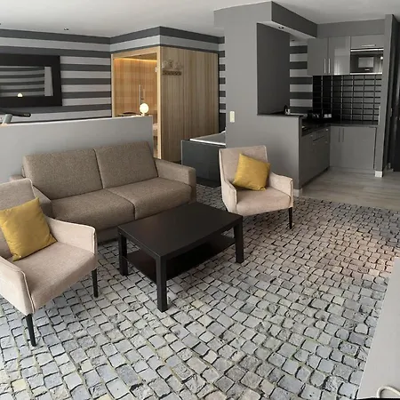 Sl'otel Im Parforcehaus 4*