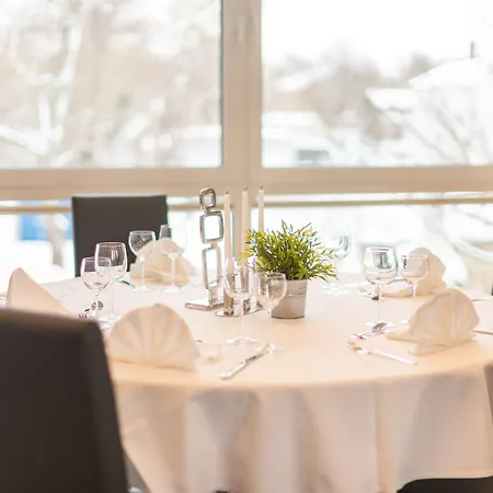 Sl'otel Im Parforcehaus 4*