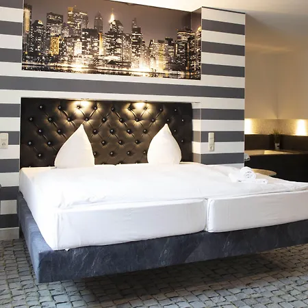 Sl'otel Im Parforcehaus 4*