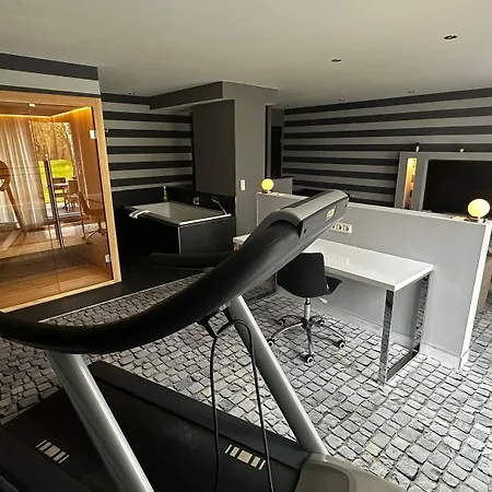 Sl'otel Im Parforcehaus