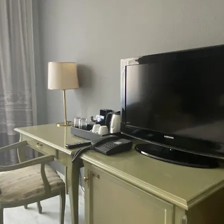 Sl'otel Im Parforcehaus فندق