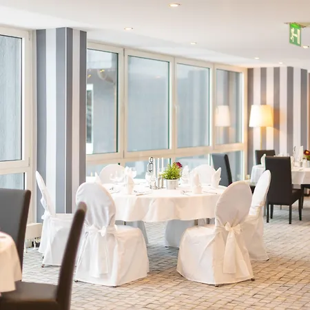 Sl'otel Im Parforcehaus Bernburg