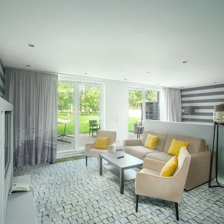 Sl'otel Im Parforcehaus 4*