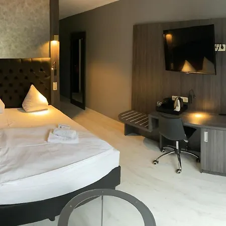 Sl'otel Im Parforcehaus 4* Bernburg