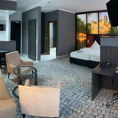 Sl'otel Im Parforcehaus 4*