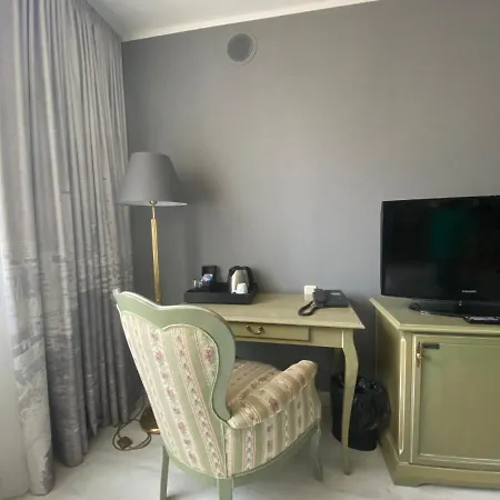 Hotel Sl'otel Im Parforcehaus 4*