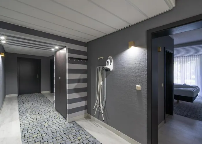 Sl'otel Im Parforcehaus 4*