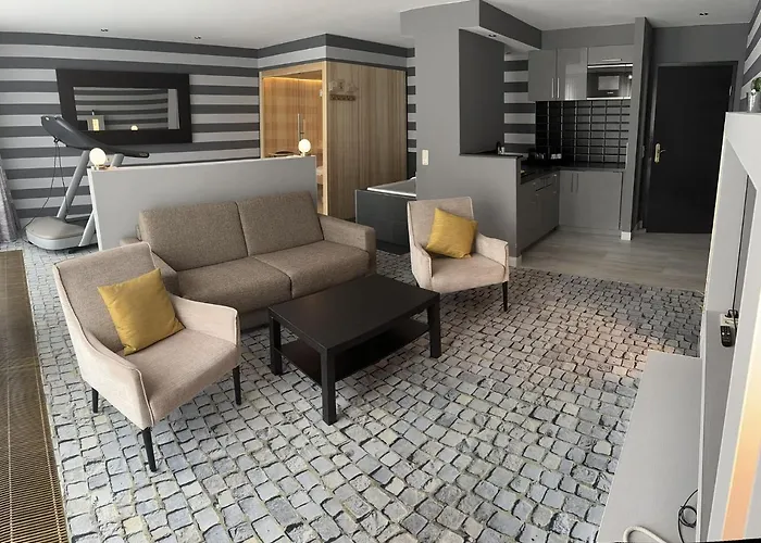 Sl'otel Im Parforcehaus 4*