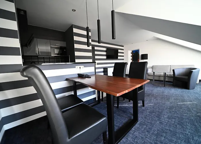 Sl'otel Im Parforcehaus 4*